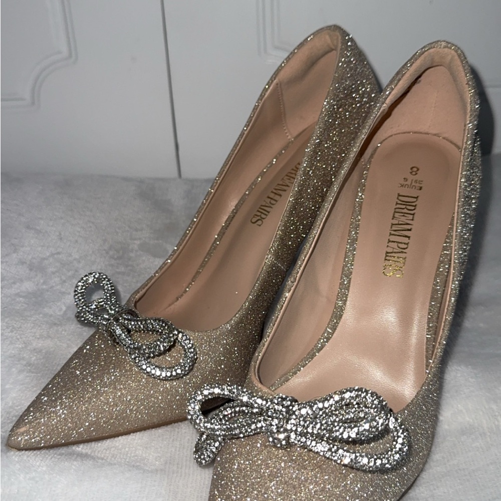 Dream Pairs Princess Style Gold Glitter Heels with Rhinestone Bow – Size 8